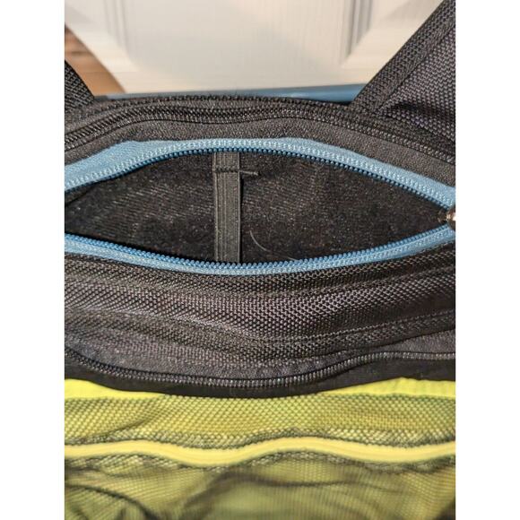 New Balance backpack LA Dodgers Logo Running Track Bag Black Yellow Hydration - Picture 9 of 13